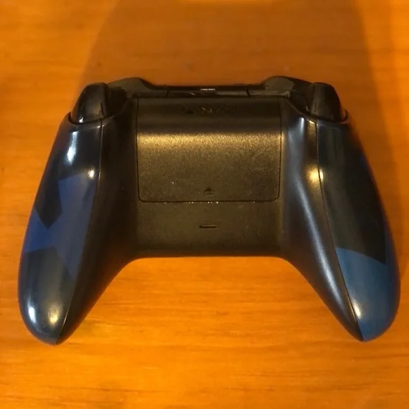 Xbox One Controllers - Picture 2 of 6